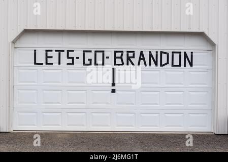 Lets Go Brandon Schild in einer Garage in Joseph, Oregon. Stockfoto