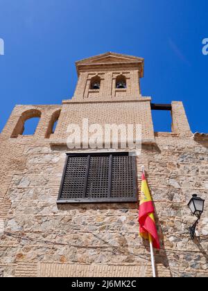Außenansicht der Synagoge von Transito mit Sefardi-Museum im jüdischen Viertel von Toledo, Kastilien-La Mancha, Spanien. Hochwertige Fotos Stockfoto