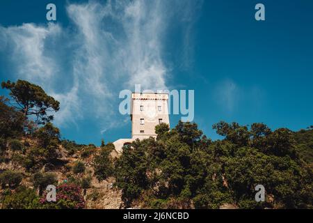 Torre Doria neben dem Kloster San Fruttuoso in Ligurien, Italien Stockfoto