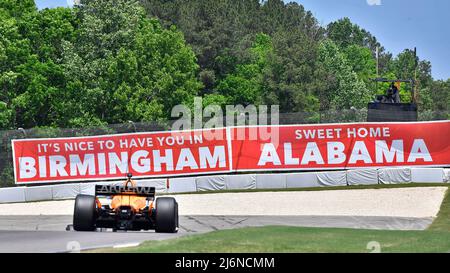 01. Mai 2022: Pato OÕWard fährt den Arrow McLaren SP-Chevrolet während des Honda Indy Grand Prix von Alabama bei der NTT IndyCar Series im Barber Motorsports Park in Leeds, AL, in die erste Runde. Austin McAfee/CSM Stockfoto