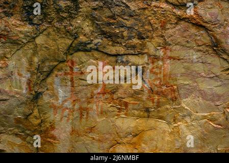 Rupestrier-Gemälde von La Fenellosa, in der Schlucht von Parrizal, in den Bergen von Puertos de Beceite (Matarraña, Teruel, Aragon, Spanien) Stockfoto