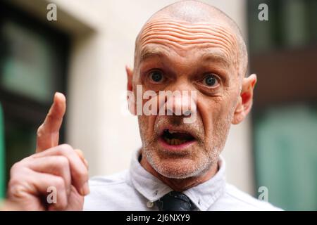 Lance O'Connor vor dem Westminster Magistrates' Court, London, wo er wegen Belästigung des Abgeordneten Peter Kyle am 20. Oktober letzten Jahres auf dem Parliament Square auftritt. Bilddatum: Dienstag, 3. Mai 2022. Stockfoto