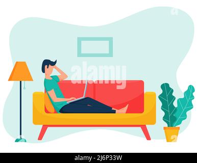 Ein junger freiberuflicher Mann mit dunklem Haar liegt auf dem Sofa und hält einen Laptop. Das Konzept der Remote-Arbeit, Studie von zu Hause aus. Home Interieur eines Wohn r Stock Vektor