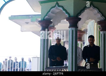 Am MAy3,2022 in Kathmandu, Nepal. Menschen aus der islamischen Gemeinschaft bietet ein Gebet am letzten Tag von ramazan in Quashmiri Masjid. (Foto von Abhishek Maharjan/Sipa USA) Stockfoto