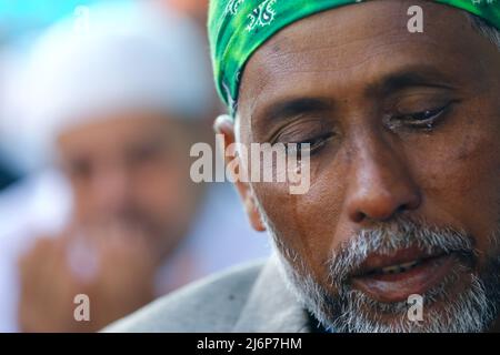 Am May3,2022 in Kathmandu, Nepal. Ein Mann weint, während er am letzten Tag von ramazan in Quashmiri Masjid ein Gebet anbietet. (Foto von Abhishek Maharjan/Sipa USA) Stockfoto