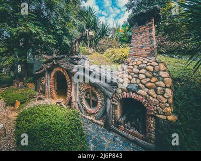 Hobbit Haus im Wald von Chiang Mai, Thailand. Hochwertige Fotos Stockfoto