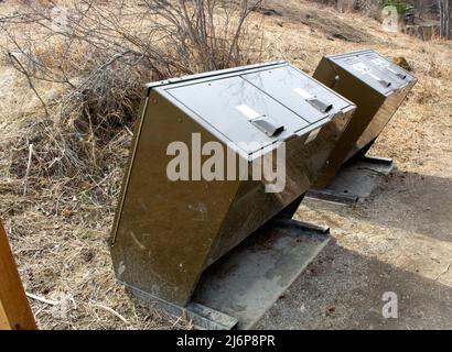 Bär und Wildlife Proof Müll- und Recycling-Entsorgungsbox in Parks Area Stockfoto