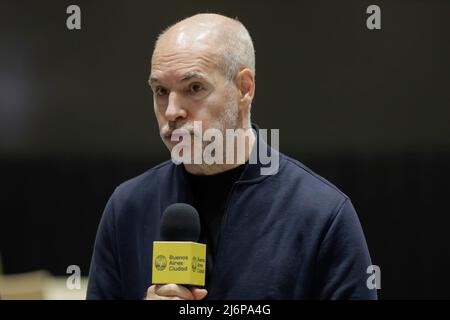 Buenos Aires, Argentinien, 3.. Mai 2022. Der Regierungschef Horacio Rodríguez Larreta gab Einzelheiten über die Arbeitspraktiken, die in diesem Jahr in öffentlichen und privaten Bildungseinrichtungen für Studenten begonnen haben, die im letzten Jahr der Highschool sind. (Bild: Esteban Osorio/Alamy Live News) Stockfoto