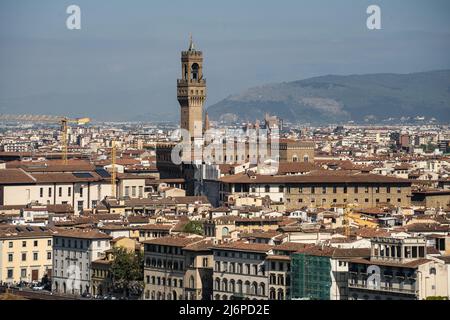 19. April 2022, Italien, Florenz: Blick auf Florenz mit Palazzo Vecchio in der Altstadt. Foto: Frank Rumpenhorst/dpa/Frank Rumpenhorst/dpa Stockfoto