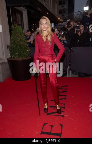 NEW YORK, NEW YORK - 02. MAI: Cara Delevingne Wearing Dior verlässt das Mark Hotel für 2022 Met Gala am 02. Mai 2022 in New York City. Kredit: Ron Adar/Alamy Live Nachrichten Stockfoto