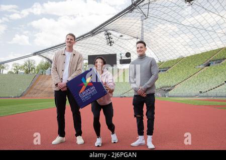 L-R: Marc Lembeck, Malaika Mihambo, Marcel Nguyen bei der Vorstellung der Europameisterschaften im Olympiastadion in München, Deutschland 100 Tage vor Beginn der Veranstaltung. (Foto von Alexander Pohl/Sipa USA) Stockfoto