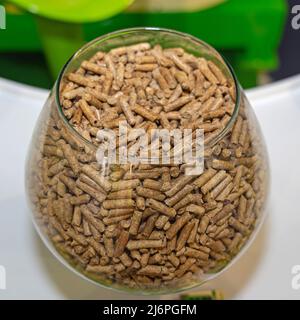 Biokraftstoffe aus komprimiertem Pelletbrennstoff aus Glas Stockfoto