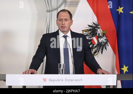 Wien, Österreich. 3.. Mai 2022. Pressekonferenz nach dem Lebensmittelgipfel im Bundeskanzleramt mit Josef Moosbrugger, Präsident der Präsidenten-Konferenz der Landwirtschaftskammer Österreich Stockfoto