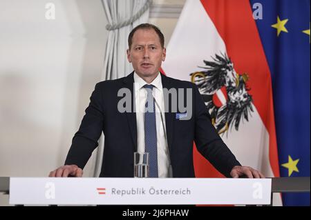 Wien, Österreich. 3.. Mai 2022. Pressekonferenz nach dem Lebensmittelgipfel im Bundeskanzleramt mit Josef Moosbrugger, Präsident der Präsidenten-Konferenz der Landwirtschaftskammer Österreich Stockfoto