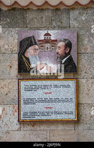 Mosaik zum Gedenken an das Treffen des Patriarchen von Konstantinopel Bartholomäus und Fidel Castro in der orthodoxen Pfarrkirche St. Nikolaus in Mutter Teres Stockfoto