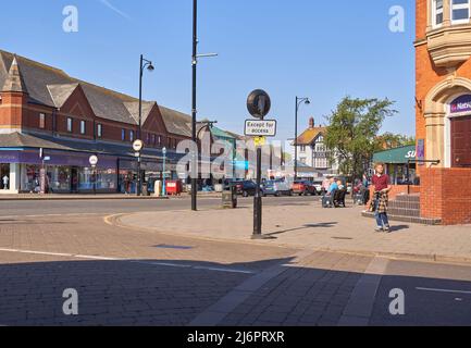 Straßenecke in Skegness, Lincolnshire, Großbritannien Stockfoto