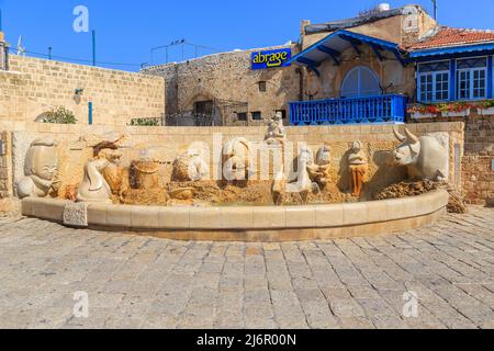TEL AVIV, ISRAEL - 17. SEPTEMBER 2017: The Fountain Zodiac Signs ist eine malerische und originelle skulpturale Komposition auf dem alten Platz in Jaffa. Stockfoto