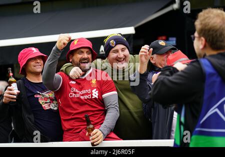 Liverpool-Fans vor dem UEFA Champions League-Halbfinale, dem zweiten Beinspiel im Estadio de la Ceramica, Villarreal. Bilddatum: Dienstag, 3. Mai 2022. Stockfoto