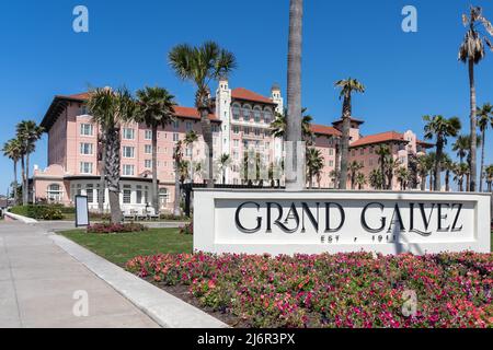 Galveston, TX, USA - 12. März 2022: Grand Galvez Hotel in Galveston, TX, USA. Das Grand Galvez Resort and Spa ist ein historisches Resorthotel am Strand Stockfoto