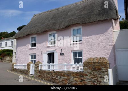 st Mawes, Cornwall - 2. Juli 202: Blick auf St Mawes an einem hellen Sommertag Stockfoto