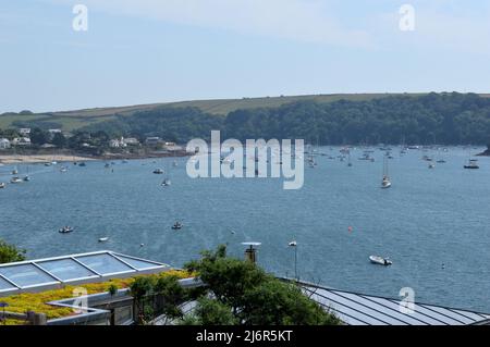 st Mawes, Cornwall - 2. Juli 202: Blick auf St Mawes an einem hellen Sommertag Stockfoto