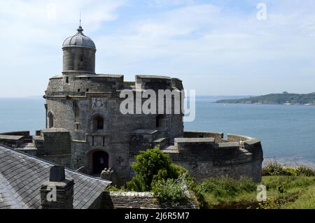 st Mawes, Cornwall - 2. Juli 202: Blick auf St Mawes an einem hellen Sommertag, Schloss Stockfoto