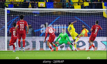 Francis Coquelin von Villarreal erzielt das zweite Tor des Spiels seiner Mannschaft während des UEFA Champions League-Halbfinales, des zweiten Beinspiels im Estadio de la Ceramica, Villarreal. Bilddatum: Dienstag, 3. Mai 2022. Stockfoto