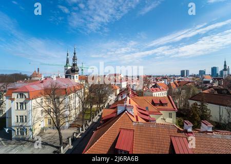 Die Altstadt von Tallinn ist eine der am besten erhaltenen mittelalterlichen Städte Europas und gehört zum UNESCO-Weltkulturerbe. Stockfoto