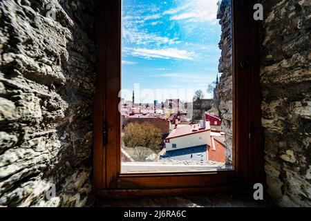 Die Altstadt von Tallinn ist eine der am besten erhaltenen mittelalterlichen Städte Europas und gehört zum UNESCO-Weltkulturerbe. Stockfoto