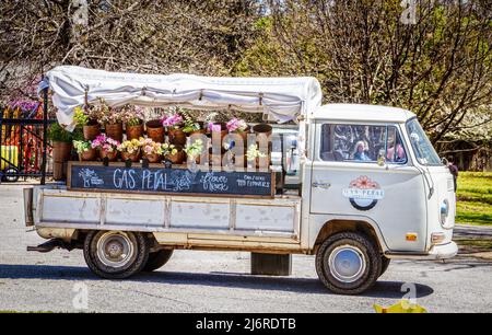 04-09-2022 Tulsa USA - der Gas Petal Flower Truck beim Spring Plant Sale im Garden Center in Tulsa Stockfoto