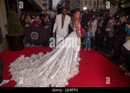 Dwyane Wade und Gabrielle Union verlassen das Mark Hotel zur Met Gala 2022 in New York City. Stockfoto