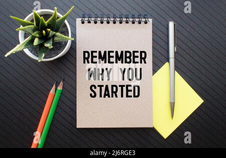 Word Writing Text Denken Sie daran, warum Sie angefangen haben, Business Concept, Draufsicht Flat Lay. Stockfoto