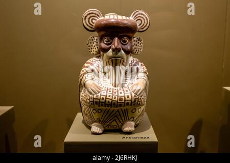 Artefakte im Museum der Königlichen Gräber von Sipan (Museo Tumbas Reales De Sipan), Lambayeque in der Nähe von Chiclayo, Peru. Stockfoto