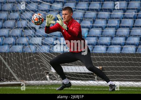 Ted Cann #37 von West Bromwich Albion wärmt sich vor dem Start in West Bromwich, Großbritannien, am 5/3/2022 auf. (Foto von Gareth Evans/News Images/Sipa USA) Stockfoto