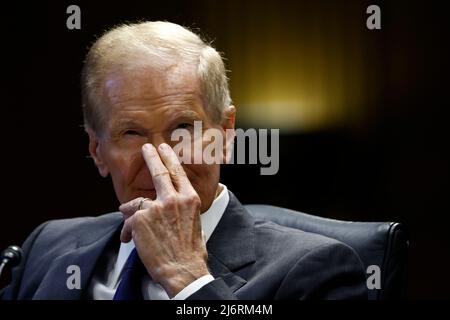 (220503) -- WASHINGTON, 3. Mai 2022 (Xinhua) -- Der NASA-Administrator Bill Nelson nimmt am 3. Mai 2022 an einer Anhörung des Unterausschusses des US-Senatsausschusses mit dem Titel „Eine Überprüfung des Finanzjahres 2023 des Präsidenten für die National Aeronautics and Space Administration und die National Science Foundation“ auf dem Capitol Hill in Washington, D.C., USA, Teil. (Foto von Ting Shen/Xinhua) Stockfoto