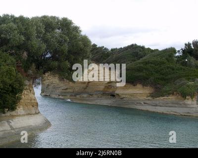 Natürliche Sandsteinklippen am Canal D'Amour, Sidari, Korfu, Griechenland Stockfoto