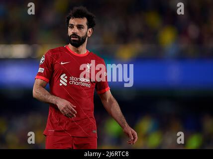 (220504) -- VILA-REAL, 4. Mai 2022 (Xinhua) -- Mohamed Salah aus Liverpool reagiert während des UEFA Champions League-Halbfinalspiels zwischen Villarreal aus Spanien und Liverpool aus England in Vila-Real, Spanien, 3. Mai 2022. (Str/Xinhua) Stockfoto