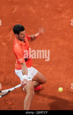 Madrid, Spanien - 03. Mai 2022Novak Djokovic aus Serbien spielt während seines Einzelspieles gegen Gael Monfils aus Frankreich während des sechsten Tages der Mutua Madrid Open im La Caja Magica in Madrid. Novak Djokovic gewonnen von (6-3,6-2) Stockfoto