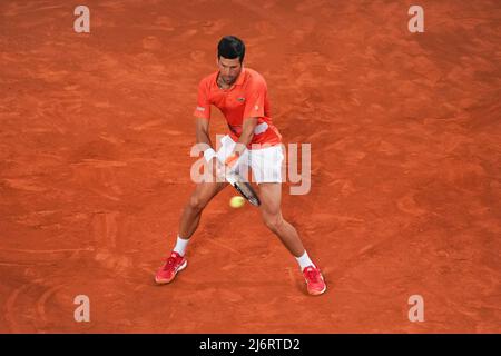 Madrid, Spanien - 03. Mai 2022Novak Djokovic aus Serbien spielt während seines Einzelspieles gegen Gael Monfils aus Frankreich während des sechsten Tages der Mutua Madrid Open im La Caja Magica in Madrid. Novak Djokovic gewonnen von (6-3,6-2) Stockfoto