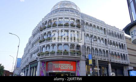 St Stephens Green Shopping Centre in Dublin Grafton Street - DUBLIN, IRLAND - 20. APRIL 2022 Stockfoto