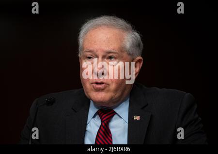 Der Minister der Luftwaffe Frank Kendall III bezeugte am Dienstag, den 3. Mai, bei einer Anhörung des Armed Services Committee des Senats über den Haushalt der Luftwaffe für das Geschäftsjahr 2023 im US-Kapitol in Washington, D.C., 2022. (Graeme Sloan/Sipa USA) Stockfoto