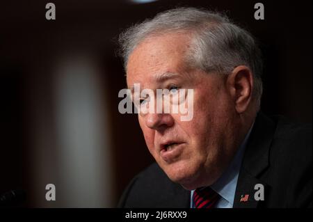 Der Minister der Luftwaffe Frank Kendall III bezeugte am Dienstag, den 3. Mai, bei einer Anhörung des Armed Services Committee des Senats über den Haushalt der Luftwaffe für das Geschäftsjahr 2023 im US-Kapitol in Washington, D.C., 2022. (Graeme Sloan/Sipa USA) Stockfoto