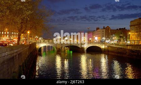 O Connell Bridge in Dublin bei Nacht - Reisefotografie Stockfoto