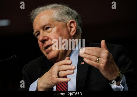 DER US-Luftwaffenminister Frank Kendall bezeugte am 3. Mai 2022 bei einer Anhörung der Streitkräfte des Senats im Dirksen Senate Office Building auf dem Capitol Hill in Washington, DC, USA. Foto von Samuel Corum/CNP/ABACAPRESS.COM Stockfoto