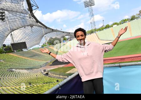 Malaika MIHAMBO (Long Jumper) posiert im Olympiastadion. Einzelbild, getrimmtes Einzelmotiv, Halbfigur, Halbfigur. Pressetermin Europameisterschaft 2022 am 3.. Mai 2022 Stockfoto