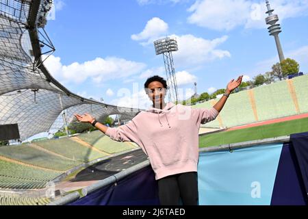 Malaika MIHAMBO (Long Jumper) posiert im Olympiastadion. Einzelbild, getrimmtes Einzelmotiv, Halbfigur, Halbfigur. Pressetermin Europameisterschaft 2022 am 3.. Mai 2022 Stockfoto