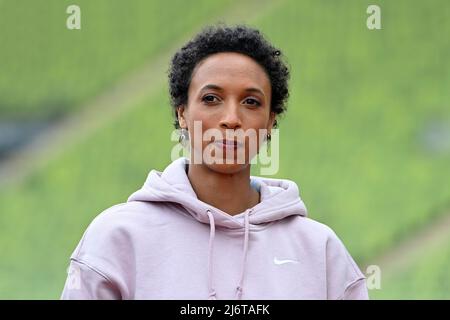 Malaika MIHAMBO (langer Pullover), Einzelbild, Einzelbild abgeschnitten, Porträt, Porträt, Hochformat. Pressetermin Europameisterschaft 2022 am 3.. Mai 2022 Stockfoto