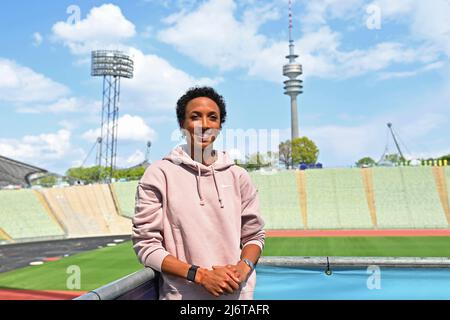 Malaika MIHAMBO (Long Jumper) posiert im Olympiastadion. Einzelbild, getrimmtes Einzelmotiv, Halbfigur, Halbfigur. Pressetermin Europameisterschaft 2022 am 3.. Mai 2022 Stockfoto