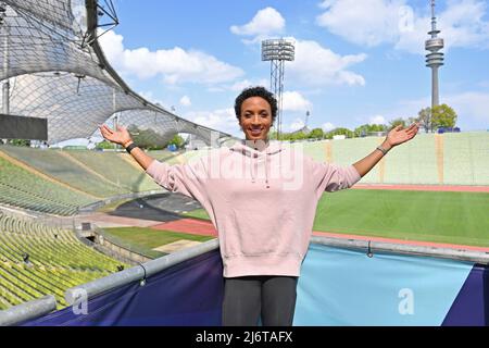 Malaika MIHAMBO (Long Jumper) posiert im Olympiastadion. Einzelbild, getrimmtes Einzelmotiv, Halbfigur, Halbfigur. Pressetermin Europameisterschaft 2022 am 3.. Mai 2022 Stockfoto