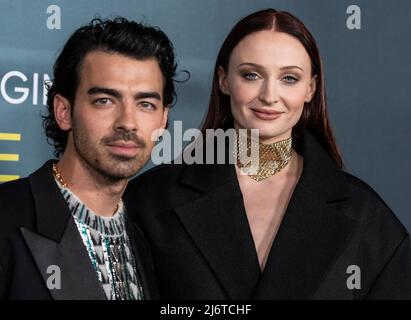 Joe Jonas und Sophie Turner tragen das Kleid von Louis Vuitton bei der Premiere der TV-Show „The Staircase“ im MoMA in New York am 3. Mai 2022. (Foto von Lev Radin/Sipa USA) Stockfoto